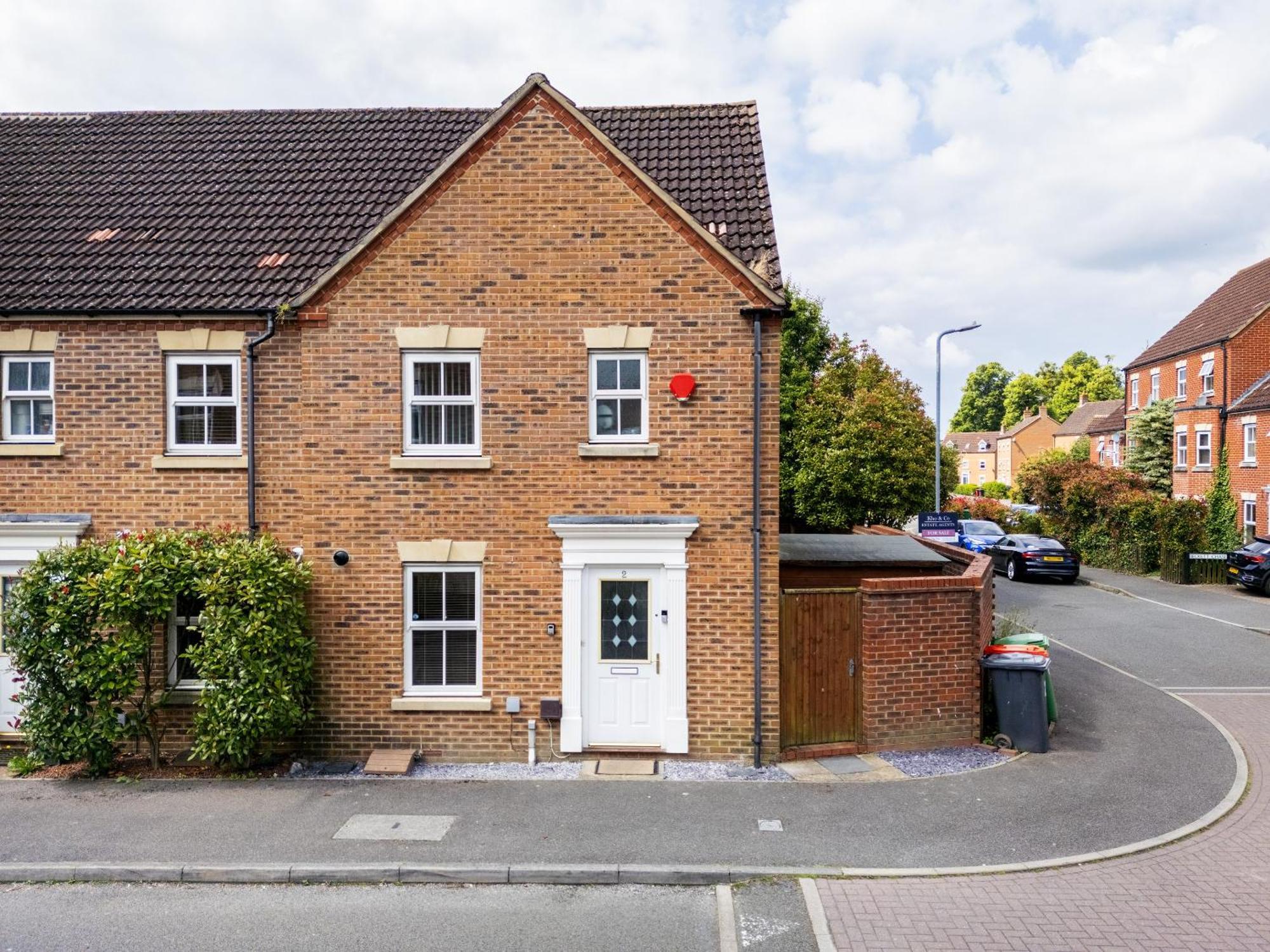 2 Tracy Avenue Villa Slough Exterior photo